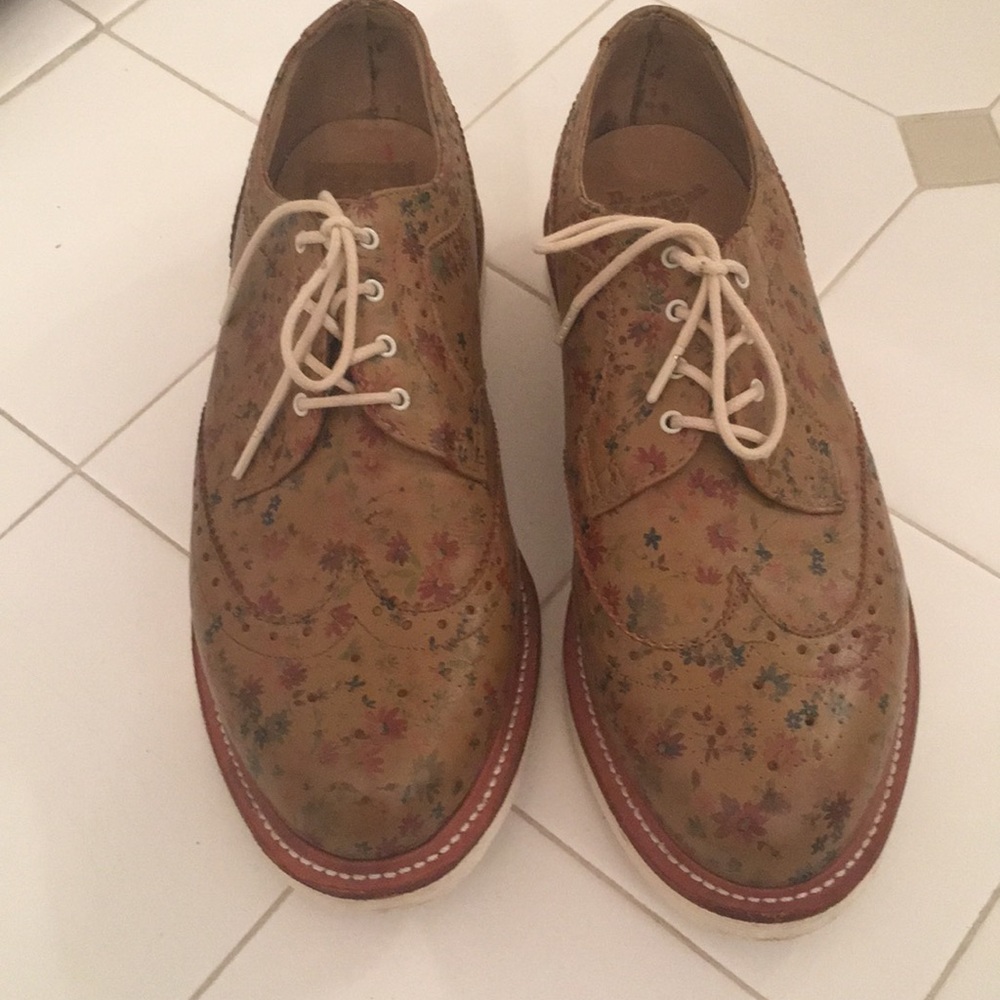 Dr. Martens Floral Wingtip